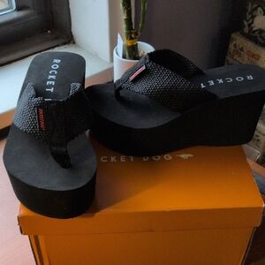 Rocket Dog Black Platform Thong Sandals